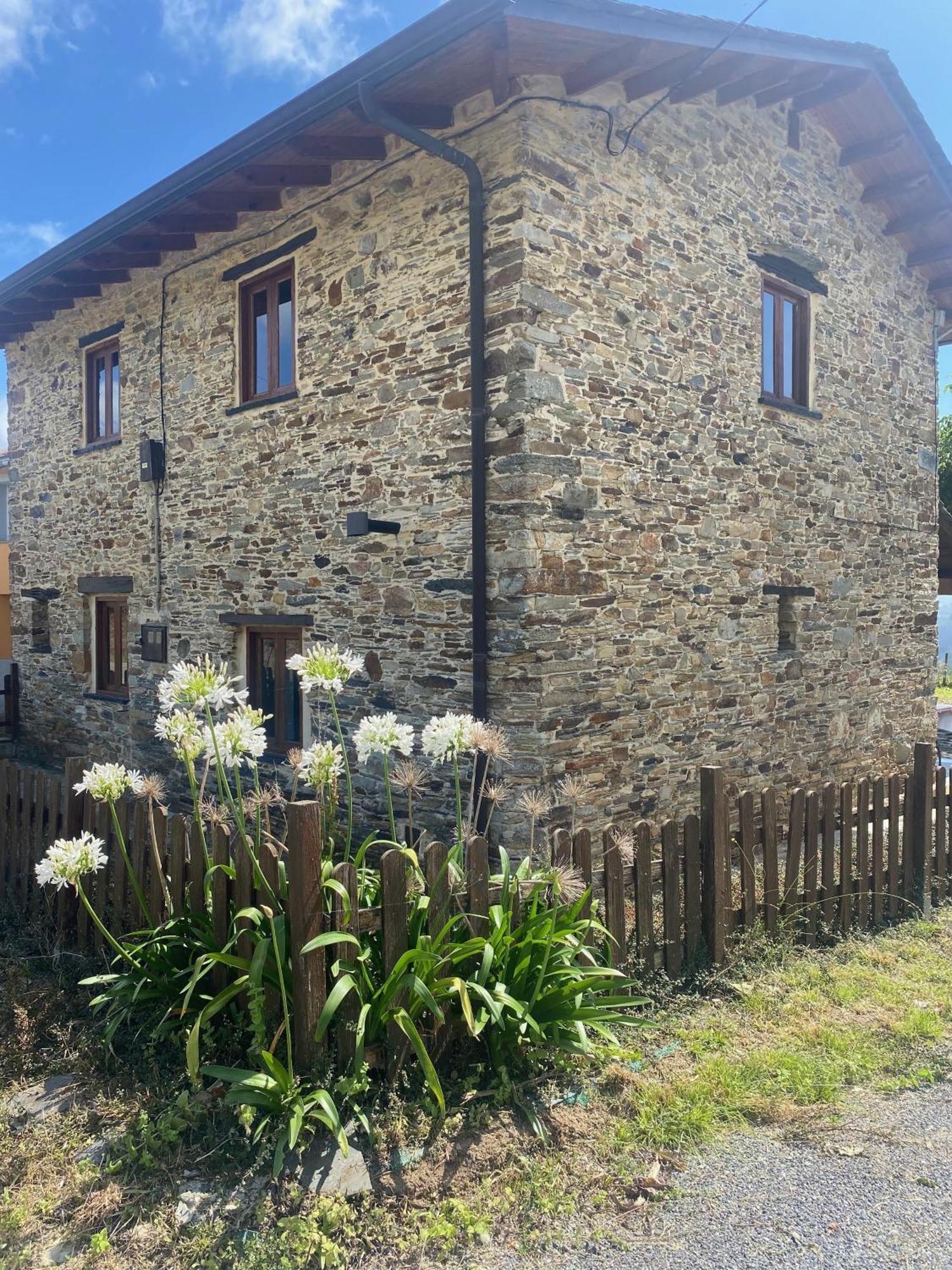 Casita Feliz Entre Montanas Y Cerca Del Mar Villa Trabada Buitenkant foto