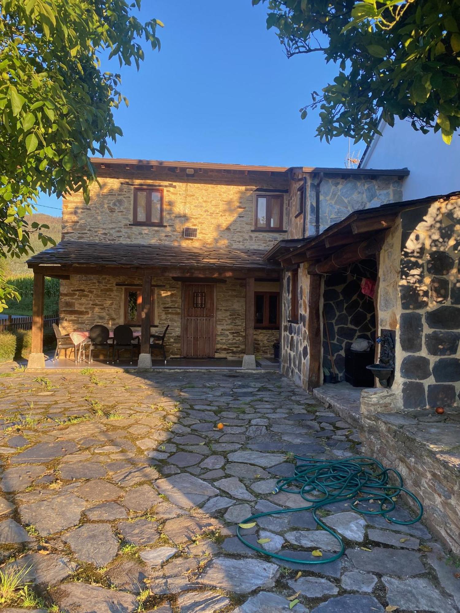 Casita Feliz Entre Montanas Y Cerca Del Mar Villa Trabada Buitenkant foto